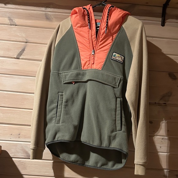 Passenger Olive and Coral Fleece Jacket - Picture 5 of 6